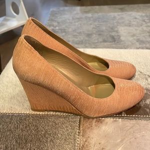 Stuart Weitzman sz 7 wedges —soft blush
